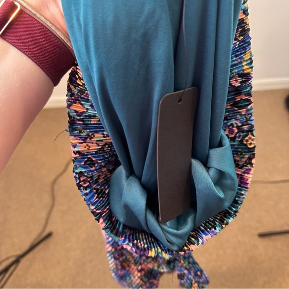 Vici | Colorful Patterned Tie Waisted Pleated Shorts Size Medium NWT - Picture 8 of 8